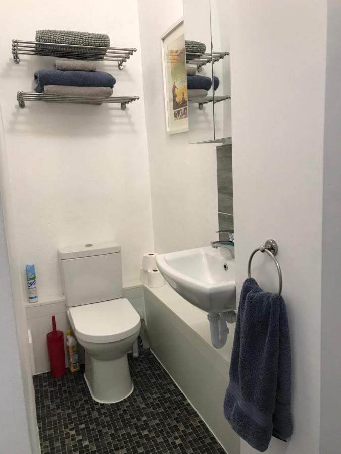 ペランポースFlat Rocks, With Parking, 100M From Beachアパートメント エクステリア 写真