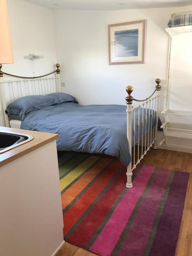 ペランポースFlat Rocks, With Parking, 100M From Beachアパートメント エクステリア 写真
